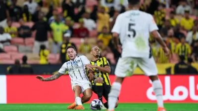 إيقاف-وغرامة-بحق-لاعب-الشباب-بعد-تصرفه-أمام-الاتحاد