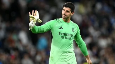 باريس-يمهد-الطريق-أمام-برشلونة-للظفر-بنجمه-وتيبو-كورتوا-يحسم-scaled-1