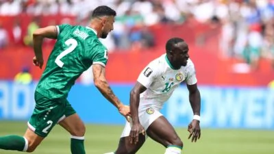 طرد-يورط-نجم-العراق-بعد-مشادة-مع-ساديو-ماني-ضد-scaled-1
