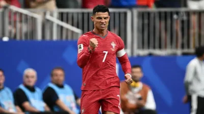 من-هي-الصحفية-التي-احتضنها-كريستيانو-رونالدو-في-كأس-العالم